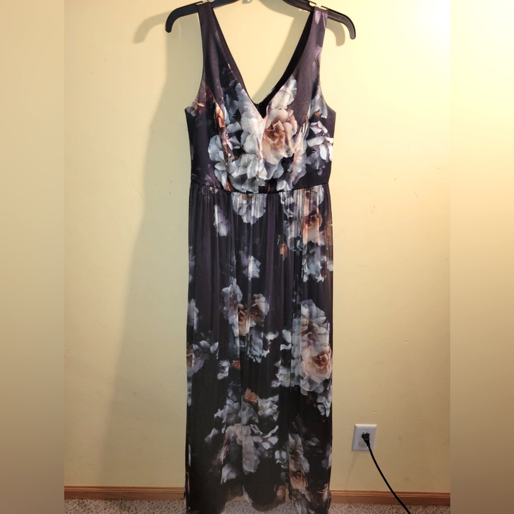 Ignite Evenings Womens Formal Dress Size 8 Purple Floral Long V-Neck